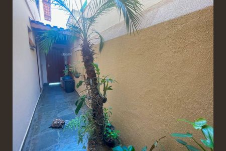 Casa à venda com 175m², 3 quartos e 4 vagasCorredor externo 