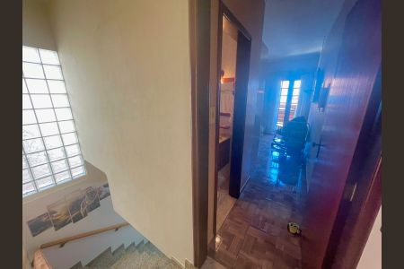 Casa à venda com 175m², 3 quartos e 4 vagasCorredor interno