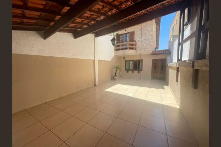 Casa à venda com 175m², 3 quartos e 4 vagasGaragem