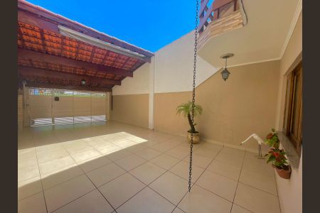 Casa à venda com 175m², 3 quartos e 4 vagasGaragem