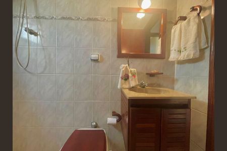 Casa à venda com 175m², 3 quartos e 4 vagasBanheiro 2