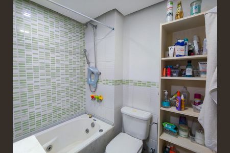 Apartamento à venda com 190m², 3 quartos e 2 vagasBanheiro da Suíte 2