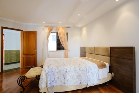 Casa para alugar com 310m², 4 quartos e 6 vagasSuíte 1