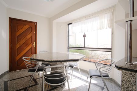 Casa para alugar com 310m², 4 quartos e 6 vagasCozinha