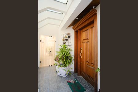 Casa para alugar com 310m², 4 quartos e 6 vagasEntrada