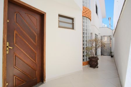 Casa para alugar com 310m², 4 quartos e 6 vagasCorredor Lateral