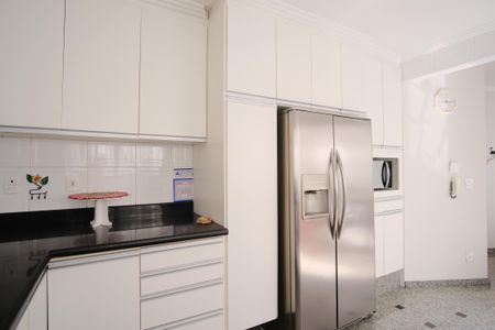 Casa para alugar com 310m², 4 quartos e 6 vagasCozinha