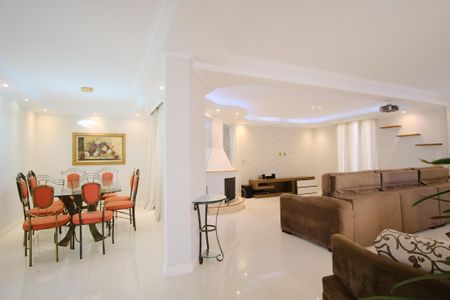 Casa para alugar com 310m², 4 quartos e 6 vagasSala