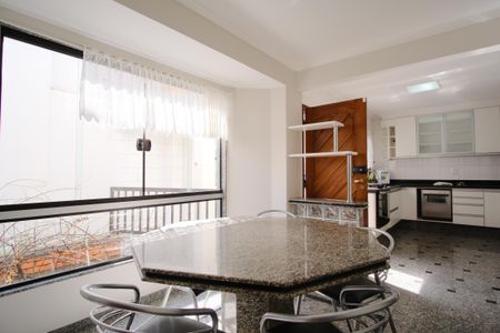 Casa para alugar com 310m², 4 quartos e 6 vagasCozinha