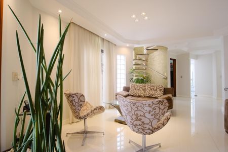 Casa para alugar com 310m², 4 quartos e 6 vagasSala