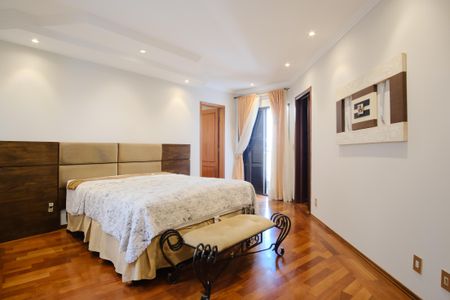 Casa para alugar com 310m², 4 quartos e 6 vagasSuíte 1