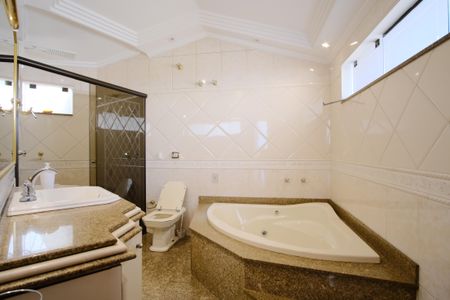 Casa para alugar com 310m², 4 quartos e 6 vagasBanheiro da Suíte 1