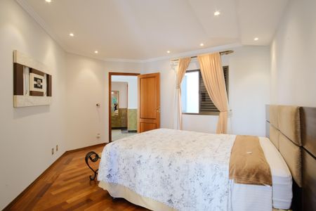 Casa para alugar com 310m², 4 quartos e 6 vagasSuíte 1