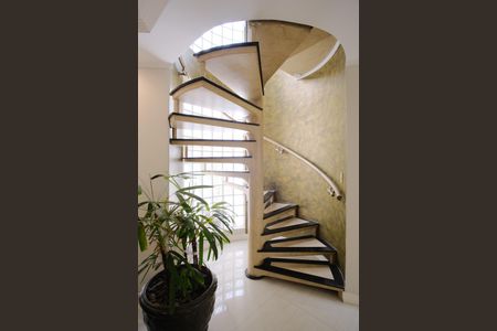 Casa para alugar com 310m², 4 quartos e 6 vagasEscada