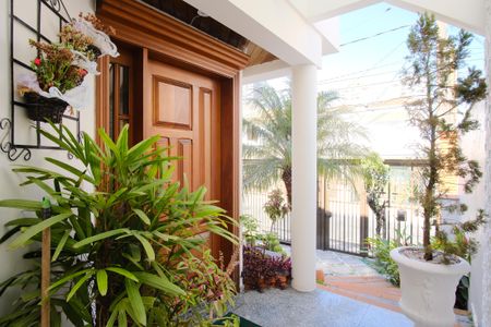 Casa para alugar com 310m², 4 quartos e 6 vagasEntrada