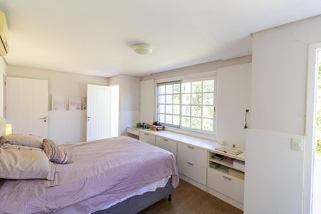 Casa de condomínio à venda com 297m², 3 quartos e 4 vagasSuíte