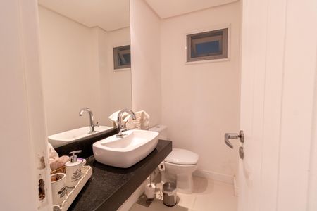 Casa de condomínio à venda com 297m², 3 quartos e 4 vagasLavabo
