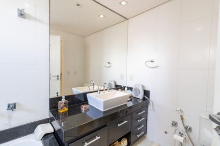 Casa de condomínio à venda com 297m², 3 quartos e 4 vagasBanheiro da Suíte