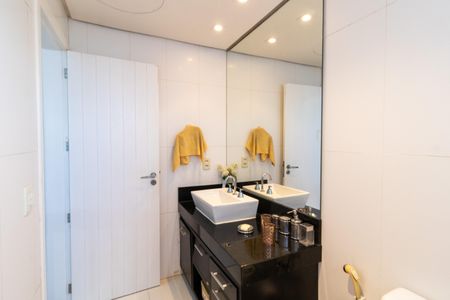 Casa de condomínio à venda com 297m², 3 quartos e 4 vagasBanheiro