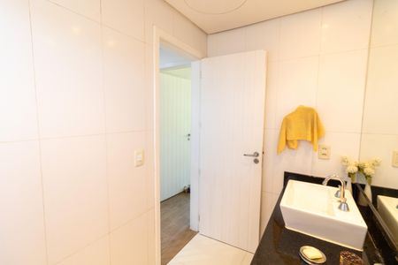 Casa de condomínio à venda com 297m², 3 quartos e 4 vagasBanheiro