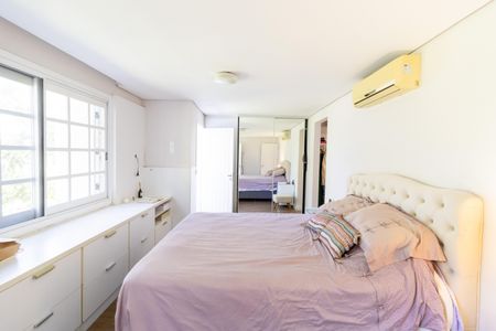 Casa de condomínio à venda com 297m², 3 quartos e 4 vagasSuíte