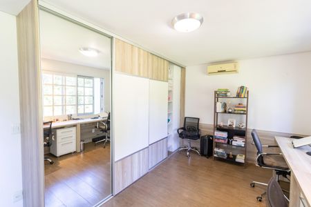 Casa de condomínio à venda com 297m², 3 quartos e 4 vagasQuarto 2