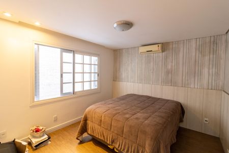 Casa de condomínio à venda com 297m², 3 quartos e 4 vagasQuarto 1