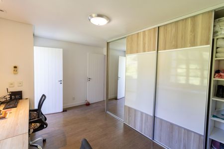 Casa de condomínio à venda com 297m², 3 quartos e 4 vagasQuarto 2