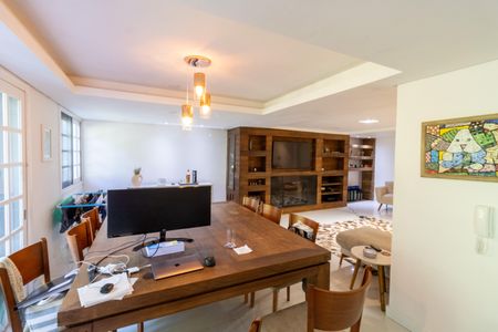 Casa de condomínio à venda com 297m², 3 quartos e 4 vagasSala