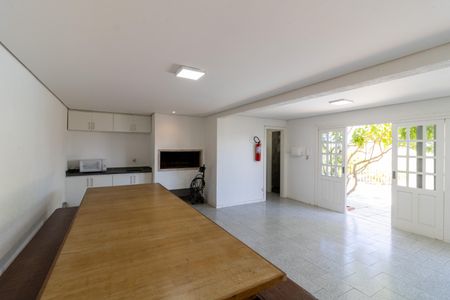 Casa de condomínio à venda com 297m², 3 quartos e 4 vagasÁrea comum - Salão de festas