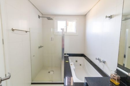 Casa de condomínio à venda com 297m², 3 quartos e 4 vagasBanheiro da Suíte