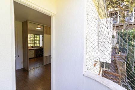 Casa de condomínio à venda com 297m², 3 quartos e 4 vagasSacada