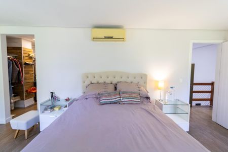 Casa de condomínio à venda com 297m², 3 quartos e 4 vagasSuíte