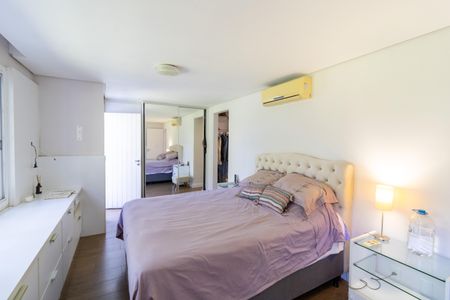 Casa de condomínio à venda com 297m², 3 quartos e 4 vagasSuíte