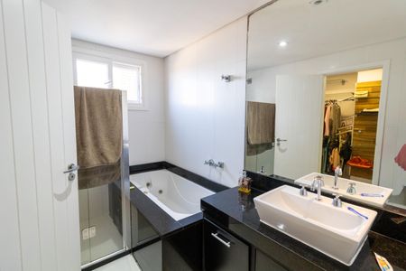 Casa de condomínio à venda com 297m², 3 quartos e 4 vagasBanheiro da Suíte