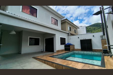 Casa de condomínio para alugar com 153m², 3 quartos e 1 vaga Casa de condomínio para alugar com 153m², 3 quartos e 1 vagaQuintal