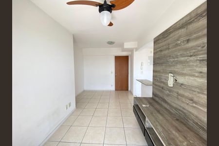 Sala de apartamento para alugar com 2 quartos, 65m² em Del Castilho, Rio de Janeiro