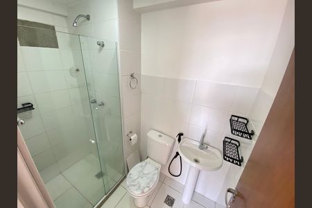 Banheiro de apartamento para alugar com 2 quartos, 65m² em Del Castilho, Rio de Janeiro