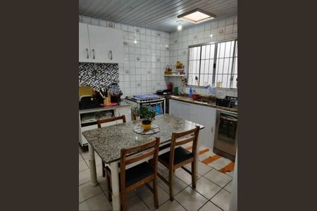 Casa à venda com 4 quartos, 250m² em Vila Mazzei, São Paulo