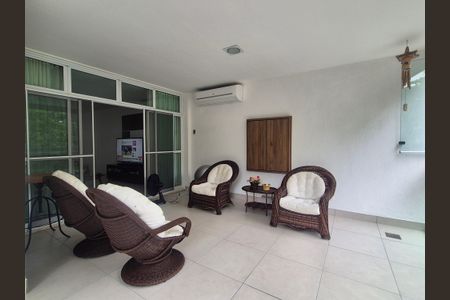 Apartamento à venda com 138m², 3 quartos e 2 vagas Apartamento à venda com 138m², 3 quartos e 2 vagasVaranda