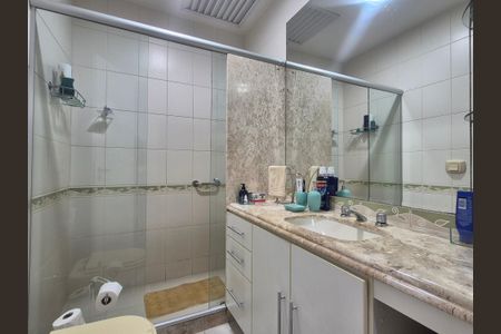 Apartamento à venda com 138m², 3 quartos e 2 vagas Apartamento à venda com 138m², 3 quartos e 2 vagasBanheiro suite