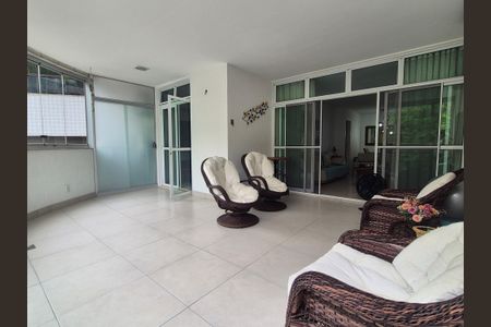 Apartamento à venda com 138m², 3 quartos e 2 vagas Apartamento à venda com 138m², 3 quartos e 2 vagasVaranda