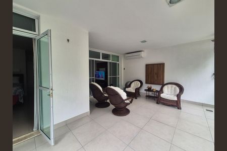 Apartamento à venda com 138m², 3 quartos e 2 vagas Apartamento à venda com 138m², 3 quartos e 2 vagasVaranda