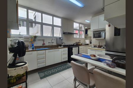 Apartamento à venda com 138m², 3 quartos e 2 vagas Apartamento à venda com 138m², 3 quartos e 2 vagasCozinha