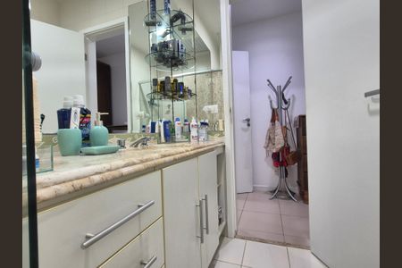 Apartamento à venda com 138m², 3 quartos e 2 vagas Apartamento à venda com 138m², 3 quartos e 2 vagasBanheiro suite