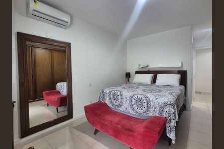 Apartamento à venda com 138m², 3 quartos e 2 vagas Apartamento à venda com 138m², 3 quartos e 2 vagasSuíte