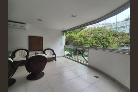 Apartamento à venda com 138m², 3 quartos e 2 vagas Apartamento à venda com 138m², 3 quartos e 2 vagasVaranda