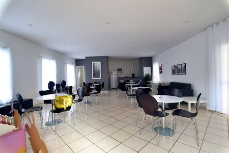 Apartamento para alugar com 45m², 2 quartos e 1 vaga Apartamento para alugar com 45m², 2 quartos e 1 vagaÁrea comum - Salão de festas