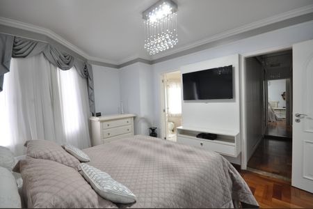 Casa à venda com 345m², 4 quartos e 10 vagasSuíte Master