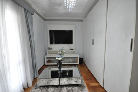 Casa à venda com 345m², 4 quartos e 10 vagasSala de TV